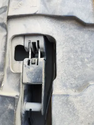 Foto de CERRADURA CAPO AUDI Q7 (4L) 3.0 V6 24V TDI (233 CV / 171 KW)