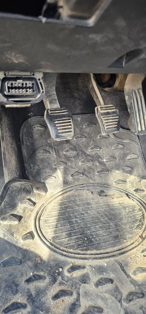 Foto de PEDAL EMBRAGUE FORD MONDEO BERLINA (GE) 2.0 16V DI TD CAT (116 CV / 85 KW)