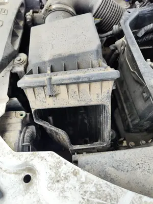 Foto de CAJA FILTRO AIRE LAND ROVER RANGE ROVER EVOQUE 2.0 Td4 CAT (150 CV / 110 KW) foto 2