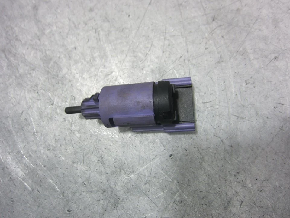 Foto de INTERRUPTOR VOLKSWAGEN GOLF IV BERLINA (1J1)(10.1997) 1.6 16V (105 CV / 77 KW) referencia 1J0945511D