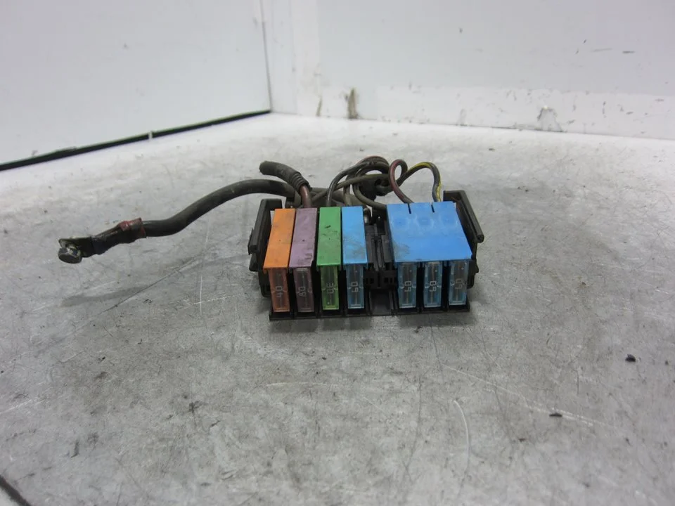 Foto de CAJA RELES / FUSIBLES OPEL ASTRA G BERLINA referencia 90589541