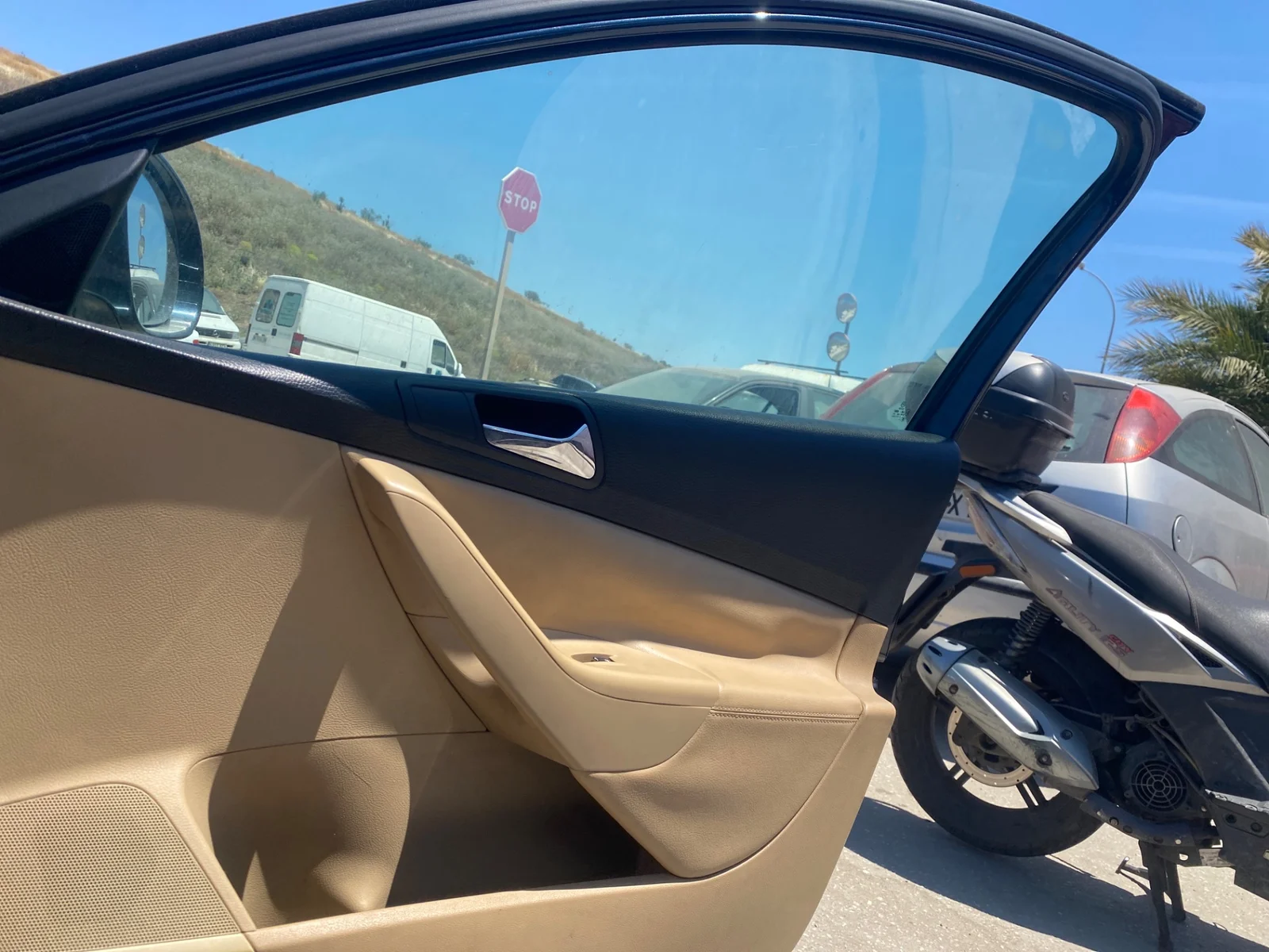 Foto de MANETA INTERIOR DELANTERA DERECHA VOLKSWAGEN PASSAT BERLINA (3C2) 2.0 TDI (140 CV / 103 KW) referencia 3C1837114B FKZ