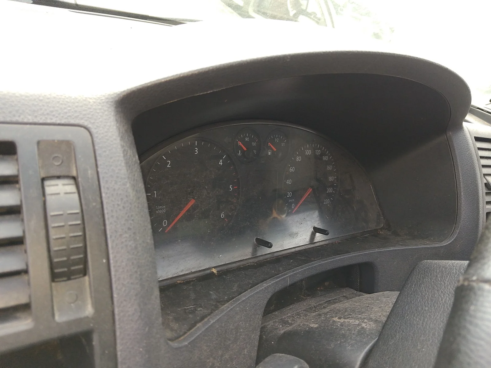 Foto de CUADRO INSTRUMENTOS VOLKSWAGEN T5 TRANSPORTER FURGÓN/COMBI (7H) 1.9 TDI CAT (AXB) (105 CV / 77 KW)