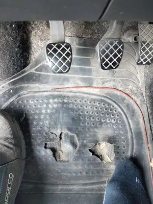 Foto de PEDAL EMBRAGUE SEAT CORDOBA BERLINA (6L2) 1.9 SDI (64 CV / 47 KW)