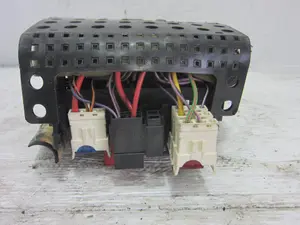 Foto de CAJA RELES / FUSIBLES FORD KA (CCQ) 1.3 CAT (50 CV / 37 KW) foto 5