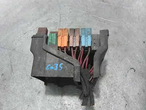 Foto de CAJA RELES / FUSIBLES RENAULT LAGUNA II (BG0) 2.2 dCi Turbodiesel (150 CV / 110 KW) referencia 8200272449 foto 2