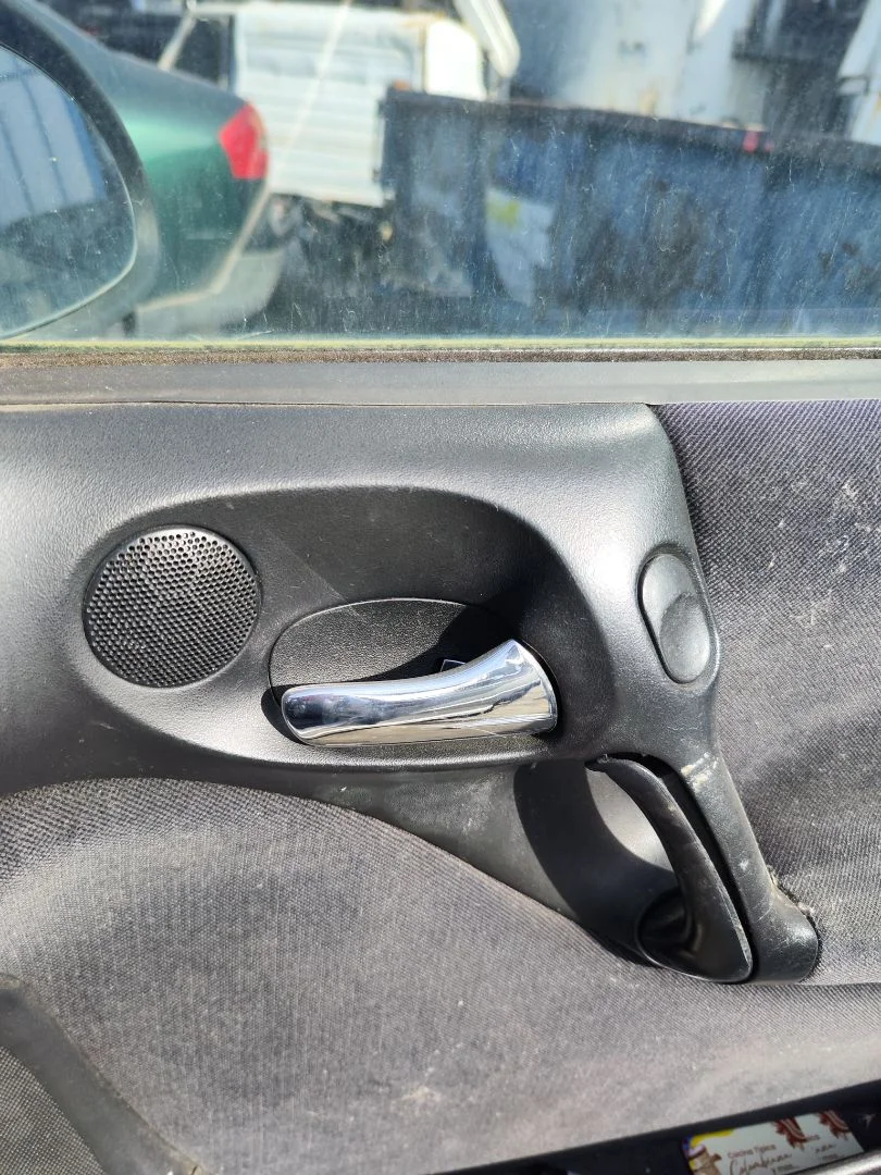 Foto de MANETA INTERIOR DELANTERA DERECHA OPEL VECTRA B BERLINA 2.0 DTI (101 CV / 74 KW) referencia 90432656