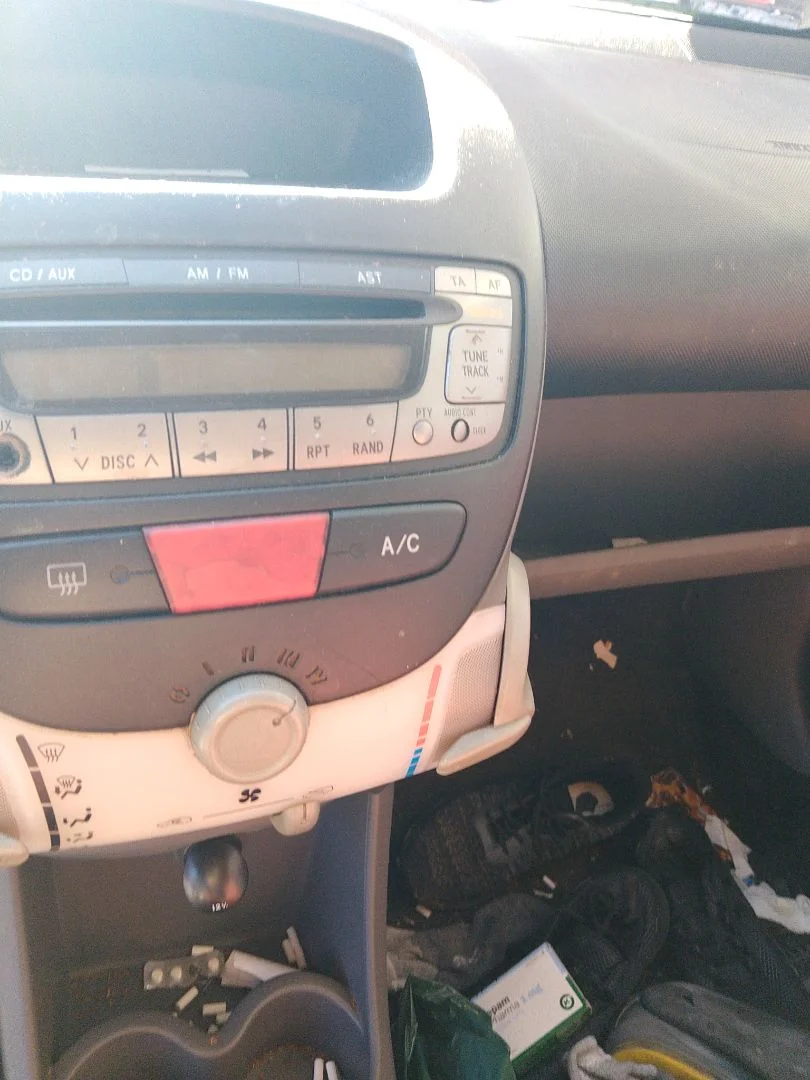Foto de WARNING PEUGEOT 107 1.0 CAT (384F) (68 CV / 50 KW)