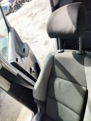 Foto de ASIENTO DELANTERO DERECHO PEUGEOT 207 1.6 16V HDi (90 CV / 66 KW) foto 3