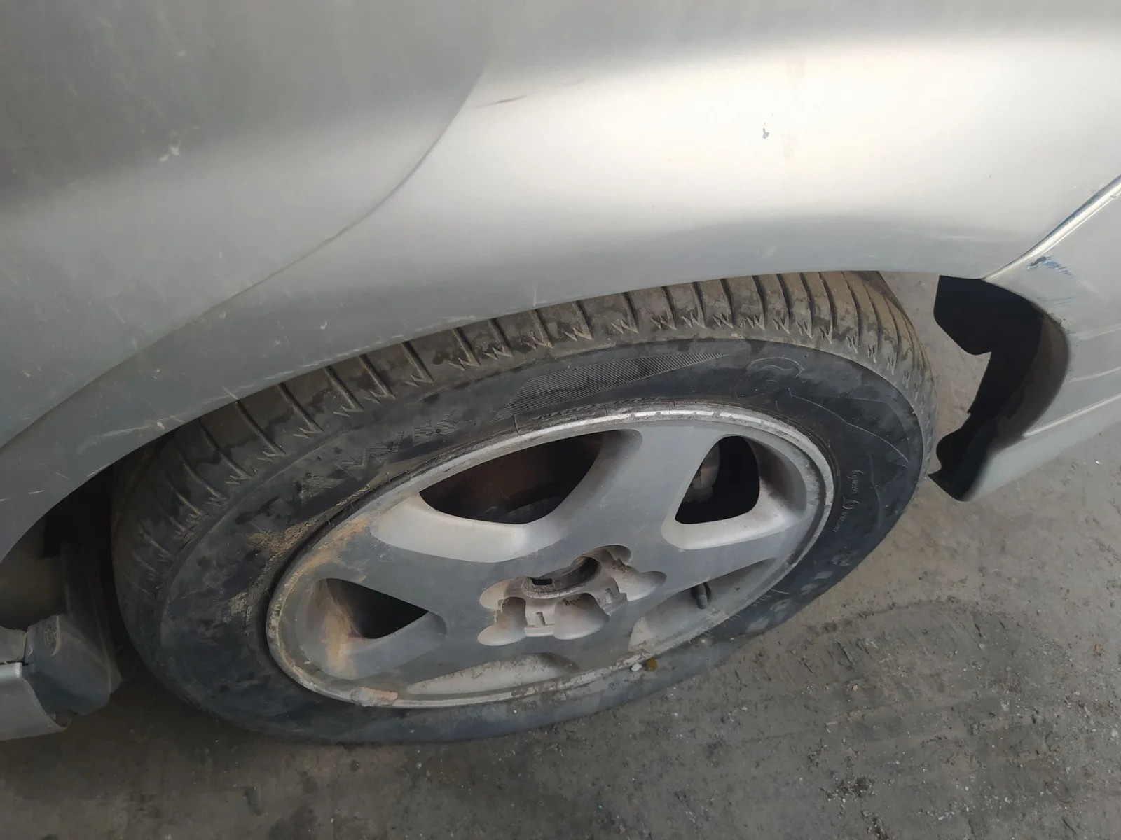 Foto de LLANTA NISSAN ALMERA TINO (V10M) 2.2 dCi Diesel CAT (112 CV / 82 KW) referencia 40300BU000