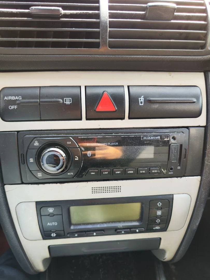Foto de SISTEMA AUDIO / RADIO CD SEAT LEON (1M1) 1.9 TDI (90 CV / 66 KW)