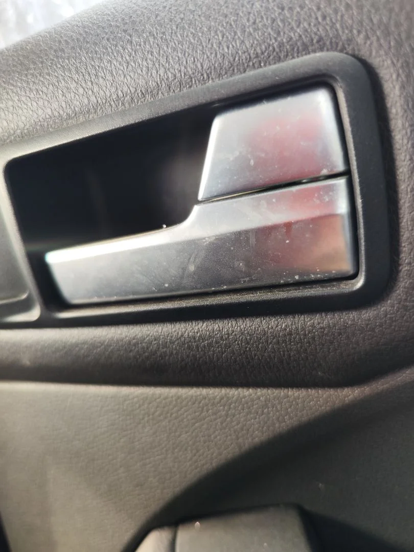 Foto de MANETA INTERIOR TRASERA DERECHA FORD FOCUS BERLINA (CAP) 1.8 TDCi Turbodiesel CAT (116 CV / 85 KW) referencia 1470111