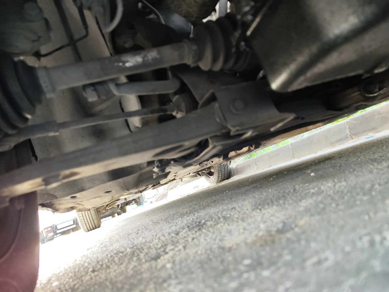 Foto de BRAZO SUSPENSION DELANTERO DERECHO FORD FOCUS FAMILIAR (CAK) 1.8 TDCi Turbodiesel CAT (116 CV / 85 KW)