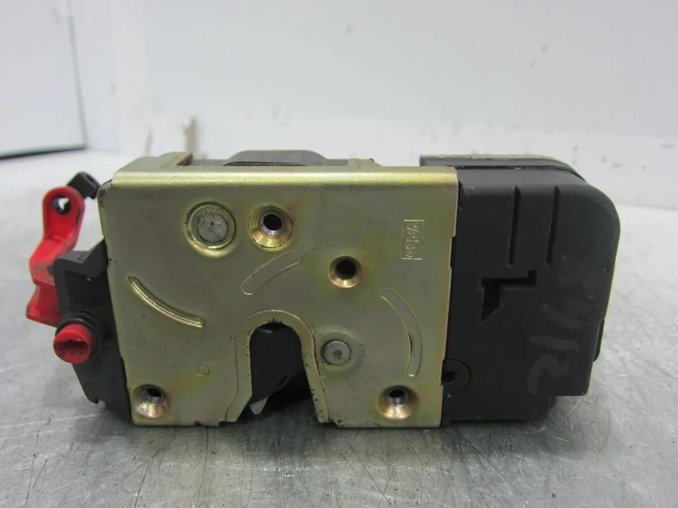 Foto de CERRADURA PUERTA TRASERA IZQUIERDA CITROEN XSARA BERLINA 2.0 HDi CAT (RHY / DW10TD) (90 CV / 66 KW) referencia 913769
