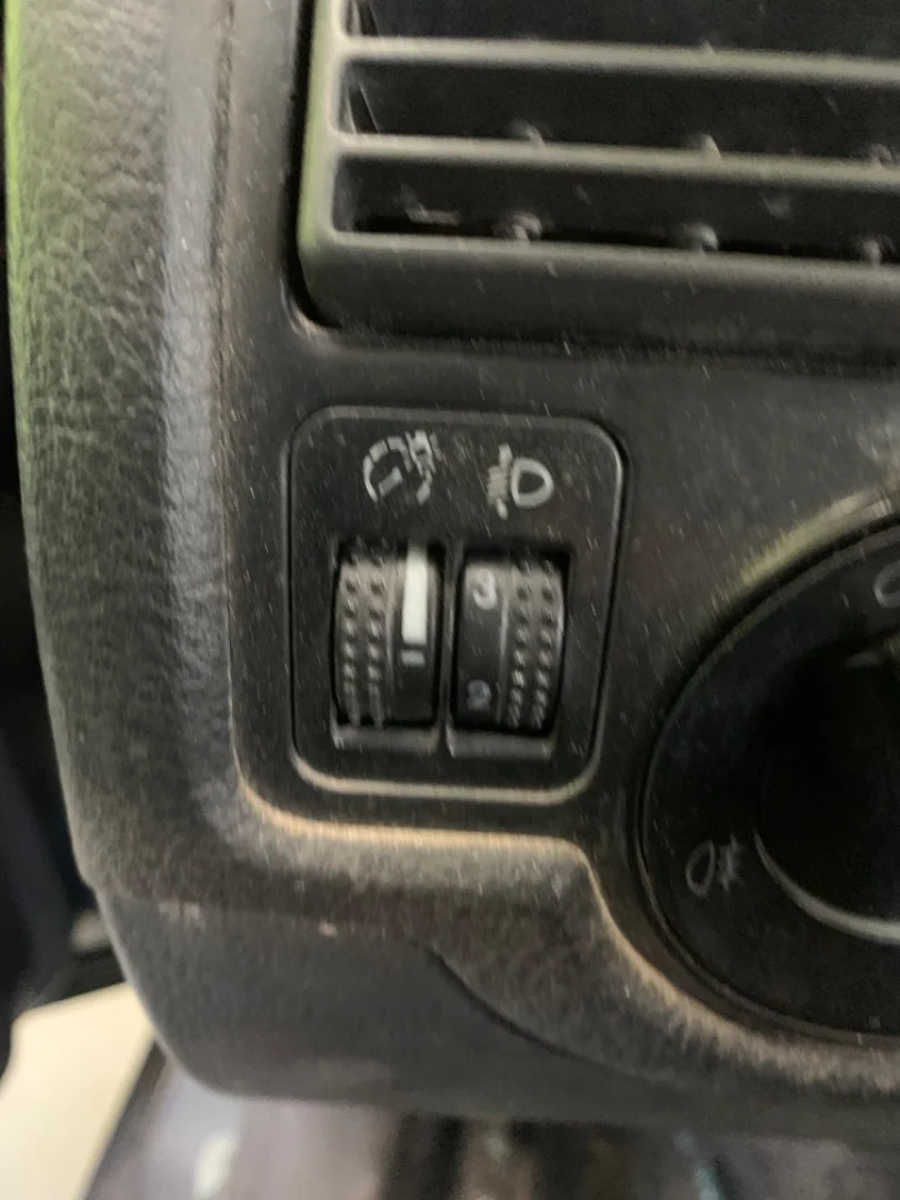 Foto de INTERRUPTOR VOLKSWAGEN GOLF IV BERLINA (1J1)(10.1997) 1.9 TDI (101 CV / 74 KW)