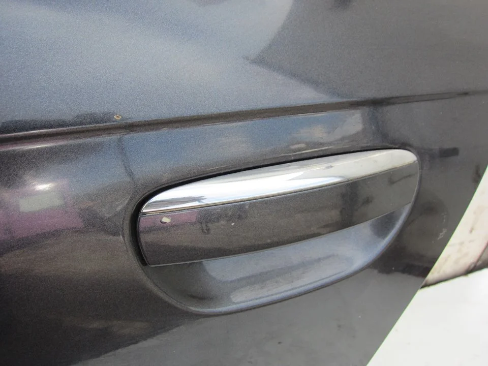 Foto de MANETA EXTERIOR TRASERA IZQUIERDA AUDI A6 BERLINA (4F2) 4.2 V8 40V (335 CV / 246 KW)