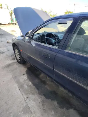 Foto de PUERTA DELANTERA IZQUIERDA FORD MONDEO BERLINA (GD) 1.8 Turbodiesel CAT (90 CV / 66 KW) referencia 1043421