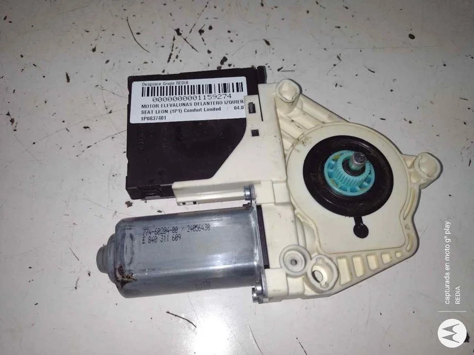 Foto de MOTOR ELEVALUNAS DELANTERO IZQUIERDO SEAT LEON (1P1) 1.9 TDI (105 CV / 77 KW) referencia 1P0837401