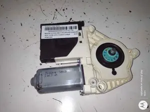 Foto de MOTOR ELEVALUNAS DELANTERO IZQUIERDO SEAT LEON (1P1) 1.9 TDI (105 CV / 77 KW) referencia 1P0837401