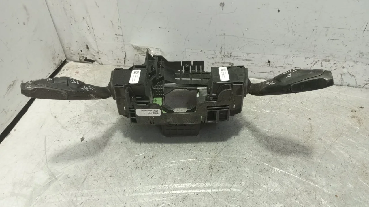 Foto de MANDO MULTIFUNCION FORD FOCUS SPORTBREAK (CB8) 1.6 TDCi CAT (95 CV / 70 KW) referencia F1ET17A553BA