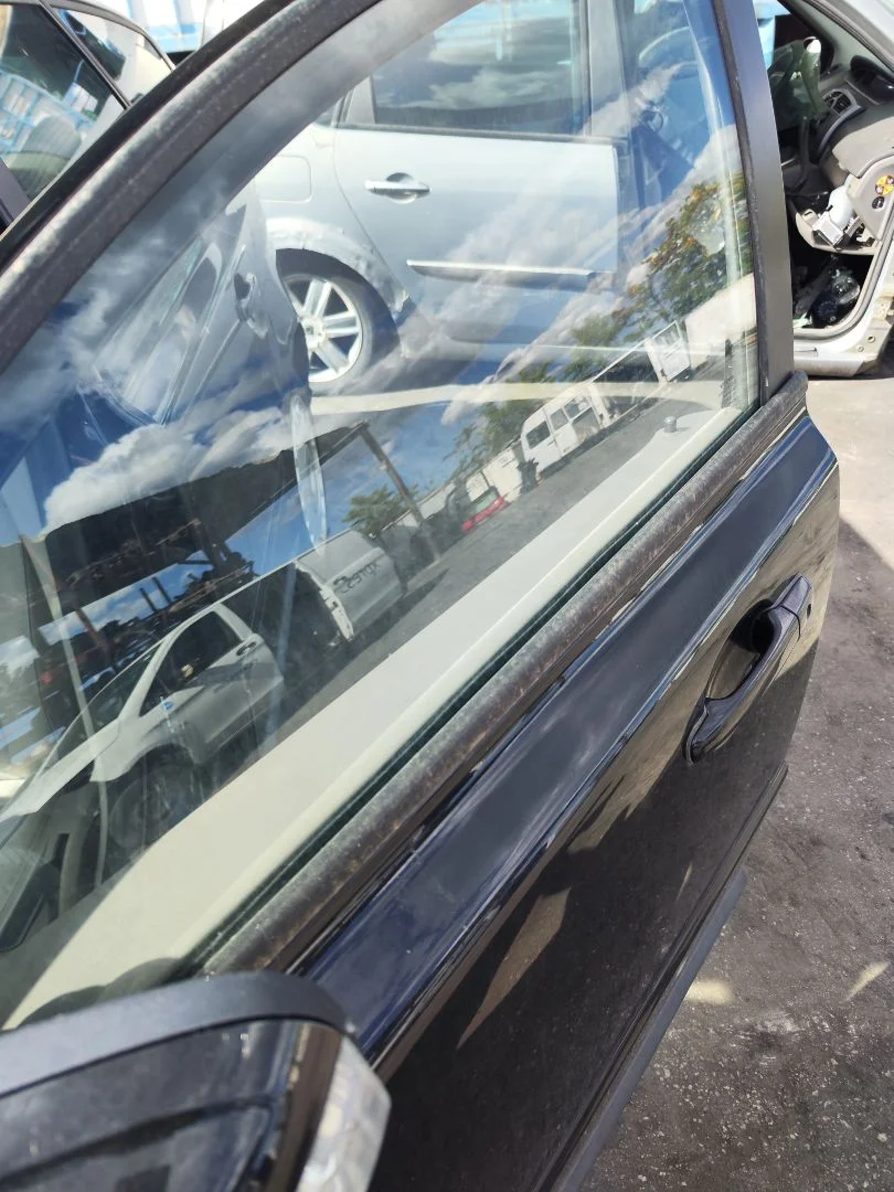 Foto de LUNA DELANTERA IZQUIERDA VOLVO V50 FAMILIAR 2.0 Diesel CAT (136 CV / 100 KW) referencia 30779421