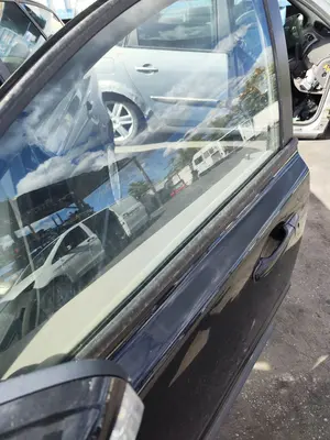 Foto de LUNA DELANTERA IZQUIERDA VOLVO V50 FAMILIAR 2.0 Diesel CAT (136 CV / 100 KW) referencia 30779421