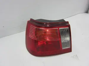 Foto de PILOTO TRASERO IZQUIERDO SEAT IBIZA (6K1) 1.4  (60 CV / 44 KW) referencia 6K6945257C