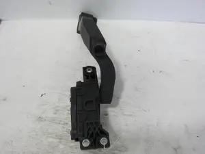 Foto de PEDAL ACELERADOR VOLKSWAGEN PASSAT BERLINA (3B3) 1.9 TDI (131 CV / 96 KW) referencia 8D1721523F foto 6