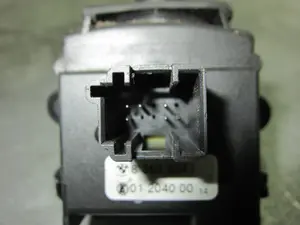 Foto de MANDO LIMPIA BMW SERIE 3 BERLINA (E46) 2.0 16V Diesel CAT (136 CV / 100 KW) referencia 8363664I foto 2