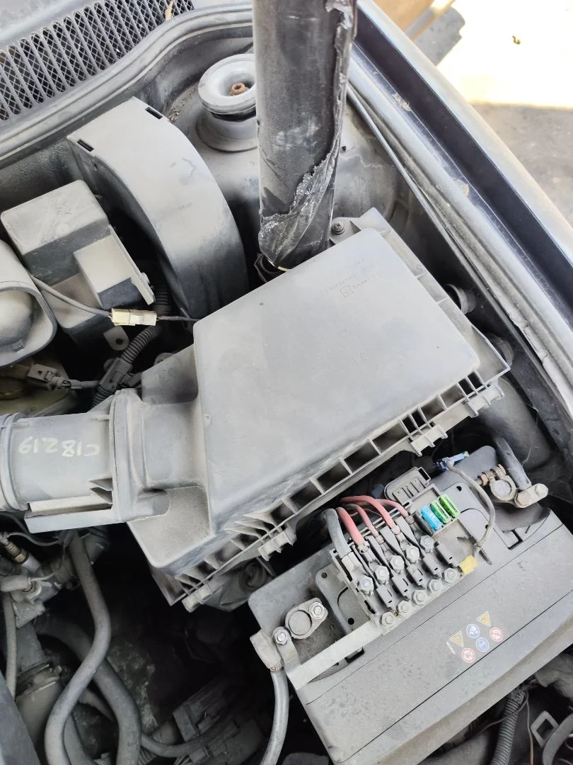 Foto de CAJA FILTRO AIRE AUDI A3 (8L) 1.9 TDI (110 CV / 81 KW) referencia 1J0129607G