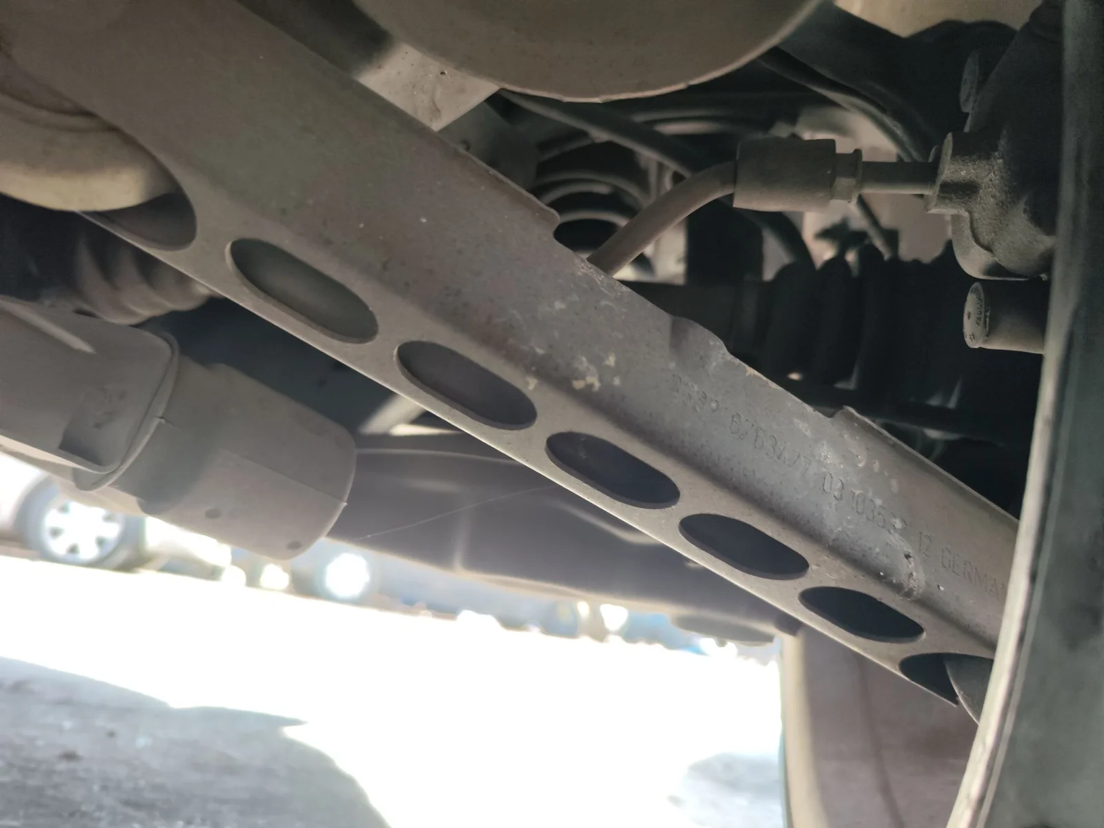 Foto de BRAZO SUSPENSION TRASERO IZQUIERDO BMW SERIE 3 BERLINA (E90) 2.0 16V Diesel (163 CV / 120 KW)