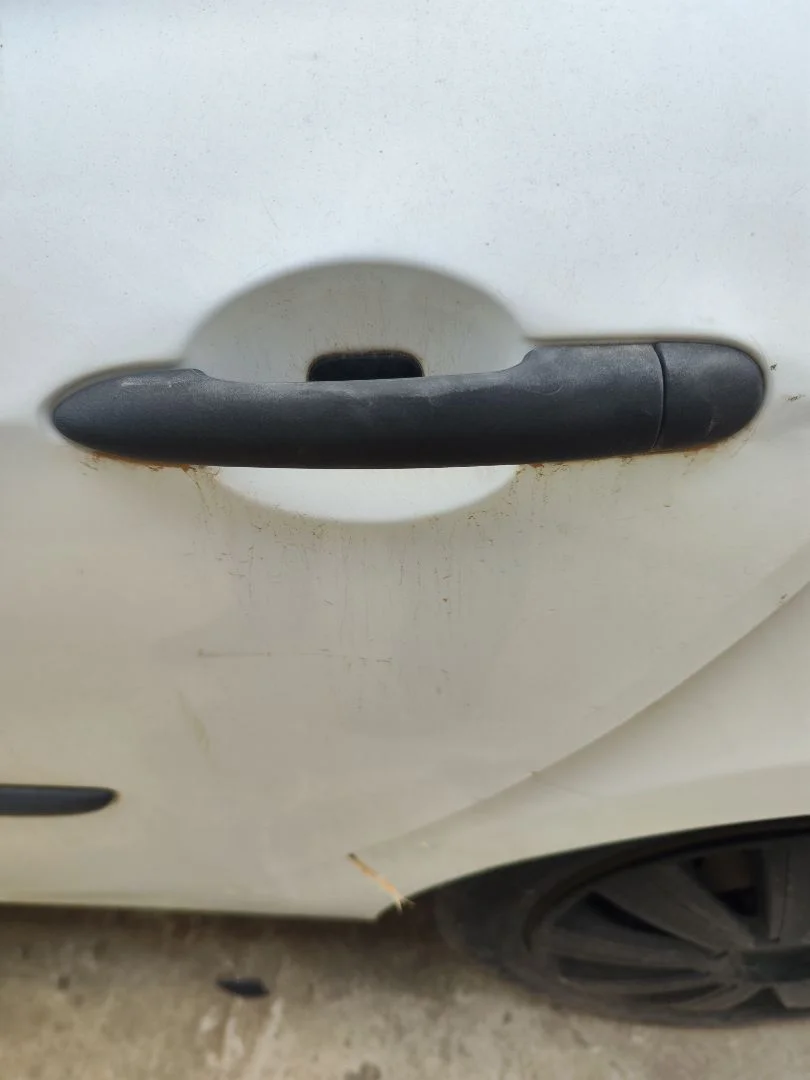 Foto de MANETA EXTERIOR TRASERA IZQUIERDA RENAULT CLIO III 1.5 dCi Diesel FAP (75 CV / 55 KW)