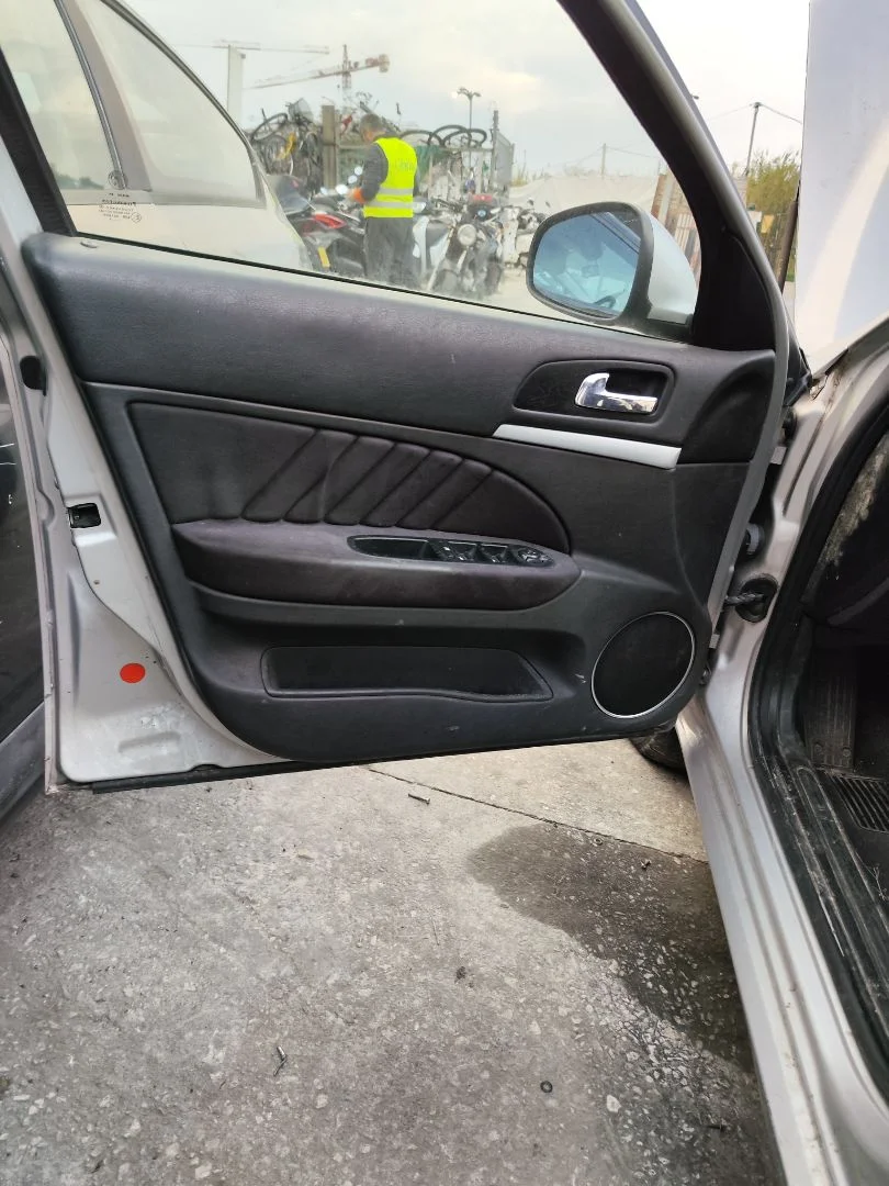 Foto de GUARNECIDO PUERTA DELANTERA IZQUIERDA ALFA ROMEO 159 (140) 1.9 JTD (M) 16V CAT (150 CV / 110 KW)