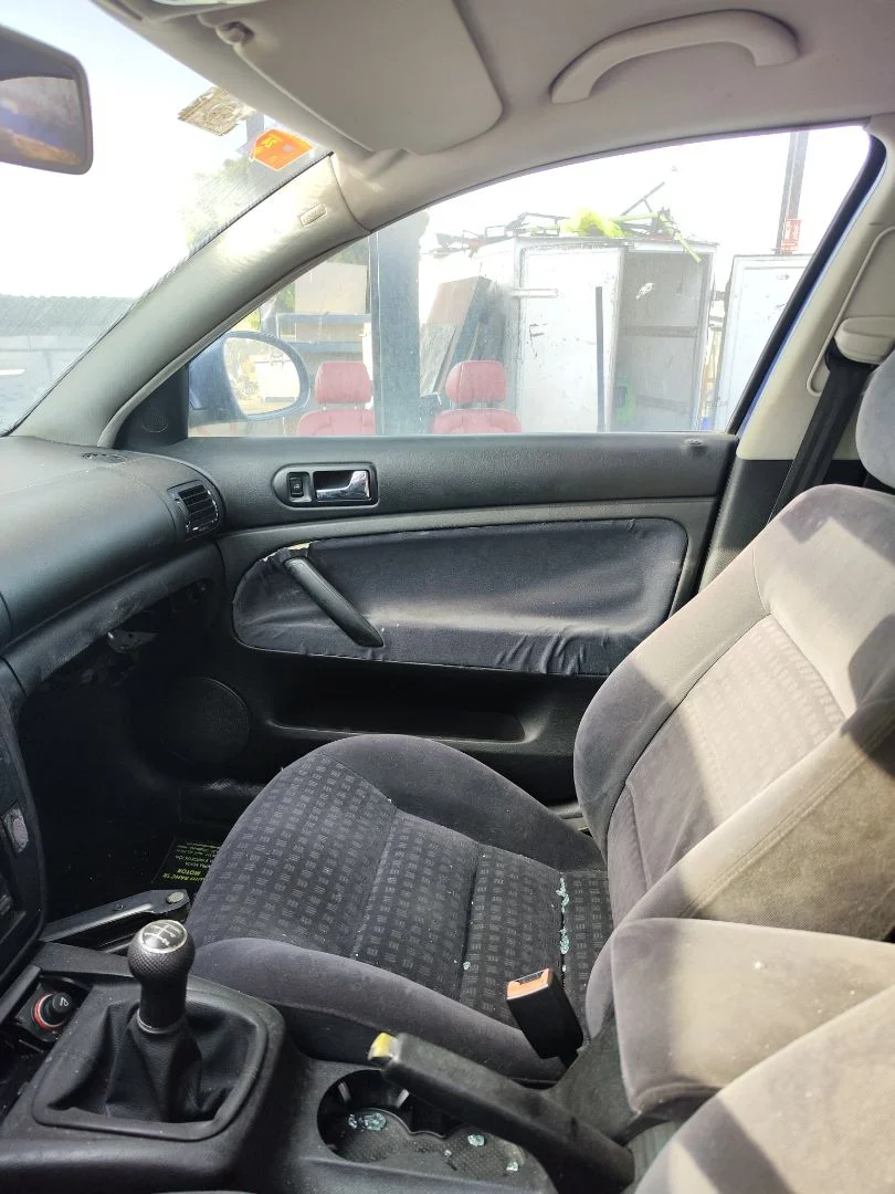 Foto de GUARNECIDO PUERTA DELANTERA DERECHA VOLKSWAGEN PASSAT BERLINA (3B3) 1.9 TDI (131 CV / 96 KW) referencia 3B0867012BAFKZ