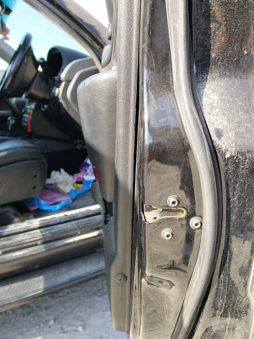 Foto de CERRADURA PUERTA DELANTERA DERECHA SSANGYONG REXTON 2.7 Turbodiesel CAT (160 CV / 118 KW)