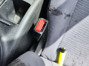 Foto de ENGANCHE CINTURON DELANTERO DERECHO NISSAN PRIMERA BERLINA (P12) 1.9 16V Turbodiesel CAT (120 CV / 88 KW)