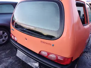 Foto de PORTON TRASERO FIAT SEICENTO (187) 0.9 CAT (39 CV / 29 KW)