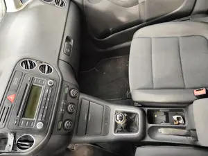 Foto de CONSOLA CENTRAL VOLKSWAGEN GOLF PLUS V (5M1) 1.9 TDI (105 CV / 77 KW) foto 1
