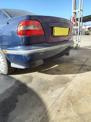 Foto de PARAGOLPES TRASERO VOLVO S40 BERLINA 1.6 CAT (109 CV / 80 KW) foto 3