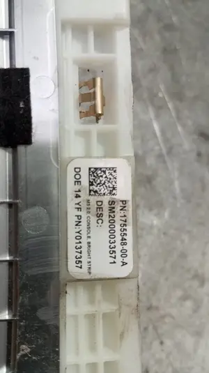 Foto de EMBELLECEDOR TESLA MODEL 3 eléctrico 258 kW (cont. 153 kW) (350 CV / 258 KW) referencia 1755548-00-A foto 3
