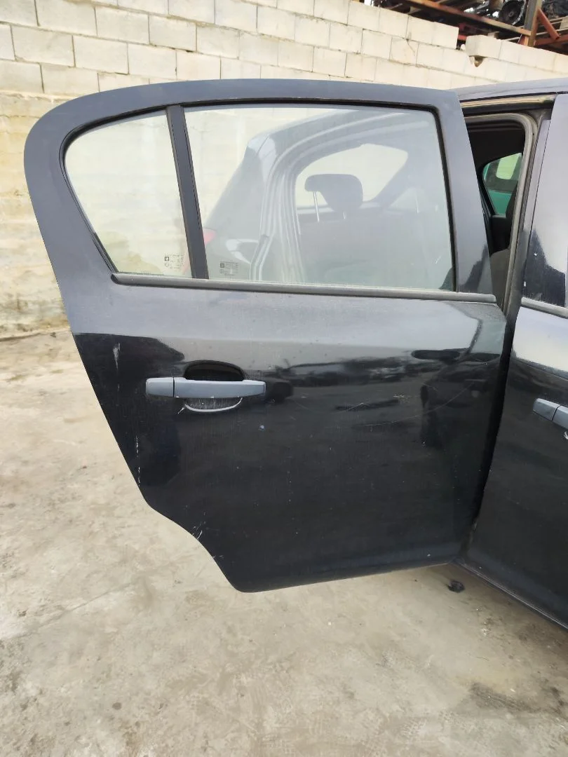 Foto de PUERTA TRASERA DERECHA OPEL CORSA D 1.3 16V CDTI (75 CV / 55 KW) referencia 93189341