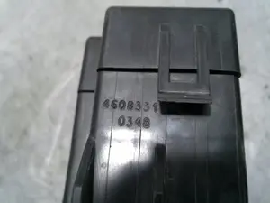 Foto de CAJA RELES / FUSIBLES CHRYSLER STRATUS JX CABRIO 2.5 CAT (163 CV / 120 KW) referencia 4608331J foto 3