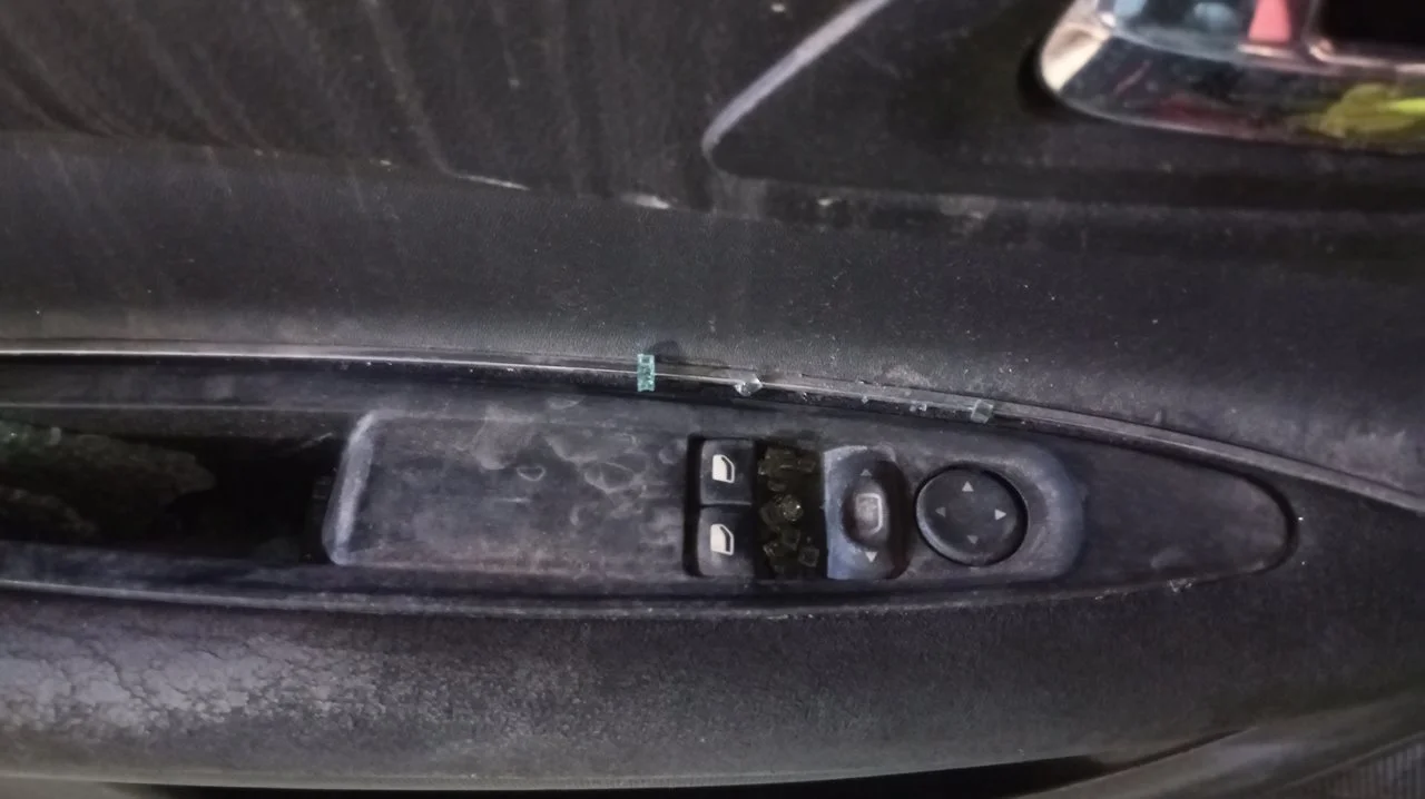 Foto de MANDO ELEVALUNAS DELANTERO IZQUIERDO CITROEN C4 COUPE 1.6 HDi CAT (9HY / DV6TED4) (109 CV / 80 KW) referencia 9651464277
