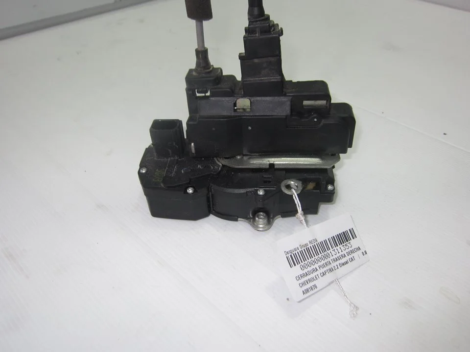 Foto de CERRADURA PUERTA TRASERA DERECHA CHEVROLET CAPTIVA 2.2 Diesel CAT (184 CV / 135 KW) referencia A081876