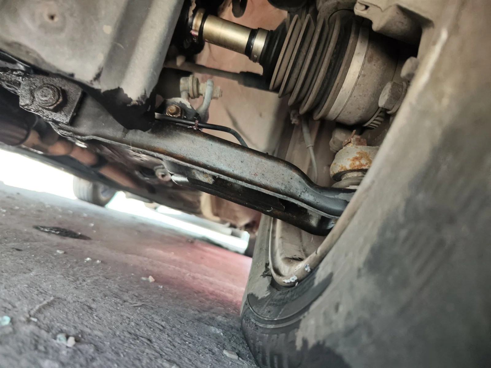 Foto de TRANSMISION DELANTERA IZQUIERDA NISSAN PRIMERA BERLINA (P12) 2.2 16V Turbodiesel CAT (126 CV / 93 KW) referencia 39101AV611