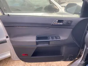 Foto de GUARNECIDO PUERTA DELANTERA IZQUIERDA VOLKSWAGEN POLO IV (9N3) 1.4 FSI (86 CV / 63 KW)