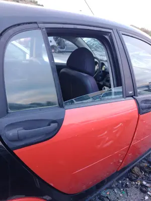 Foto de PUERTA TRASERA DERECHA SMART FORFOUR 1.5 CDI CAT (68 CV / 50 KW) foto 2