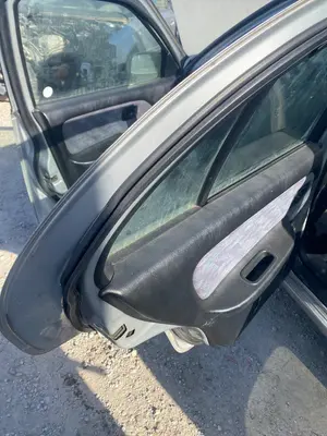 Foto de GOMAS CONTORNO PUERTA NISSAN ALMERA (N15) 2.0 Diesel (75 CV / 55 KW)