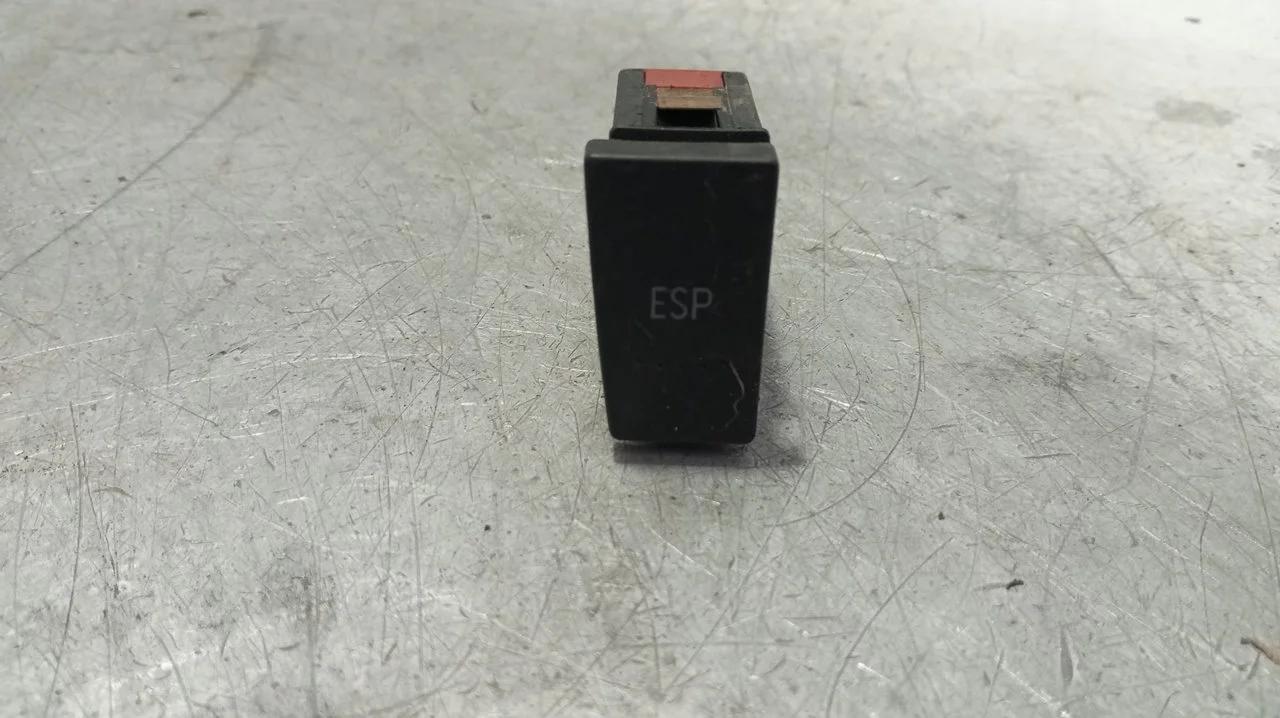 Foto de INTERRUPTOR VOLKSWAGEN PASSAT VARIANT (3B5) 1.9 TDI (116 CV / 85 KW) referencia 3B0927134A