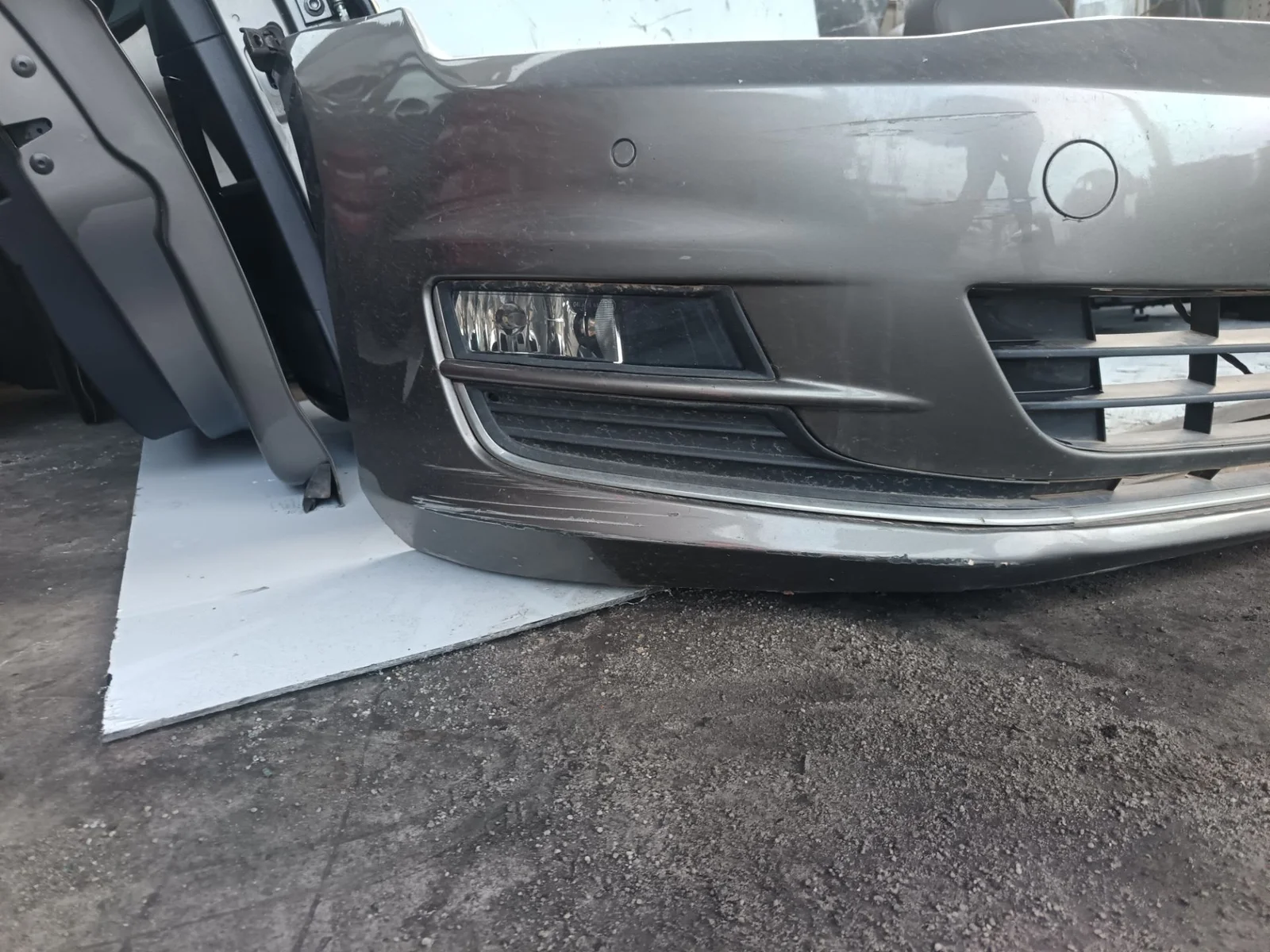 Foto de FARO ANTINIEBLA DERECHO VOLKSWAGEN GOLF VII (5G1/BE1) 1.6 16V TDI DPF (110 CV / 81 KW)